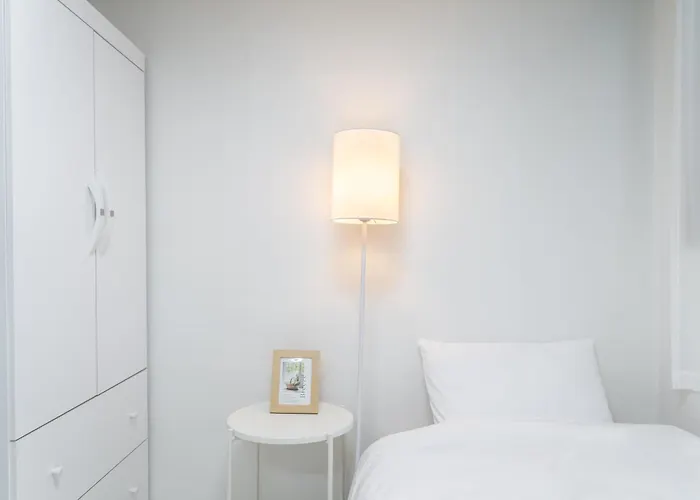 Hongdae Station 10-minute Walk Yeonnam Apartment *